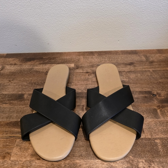 LC Lauren Conrad Black Slide Sandals - Picture 2 of 4